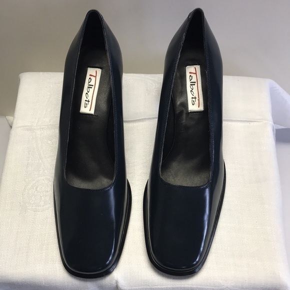 TALBOTS Navy Heel new never worn 2” block heel perfect condition, new size 7.5 N - Picture 1 of 6